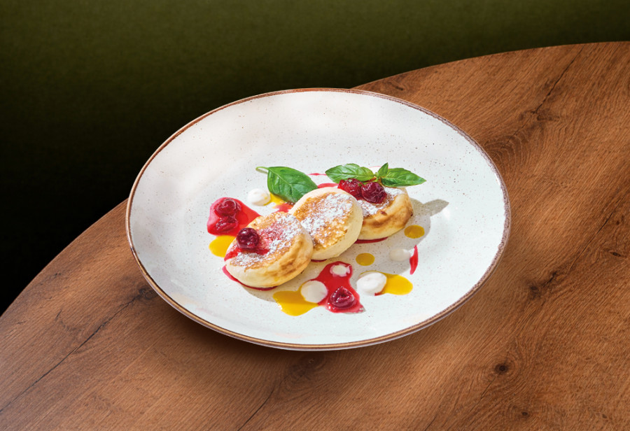 Сырники с вишней и соусом манго