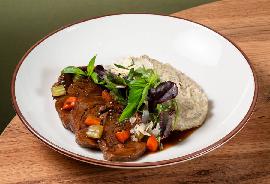 Щёчки телёнка с трюфельным пюре