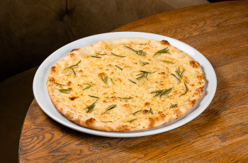 Фокачча с розмарином и пармезаном